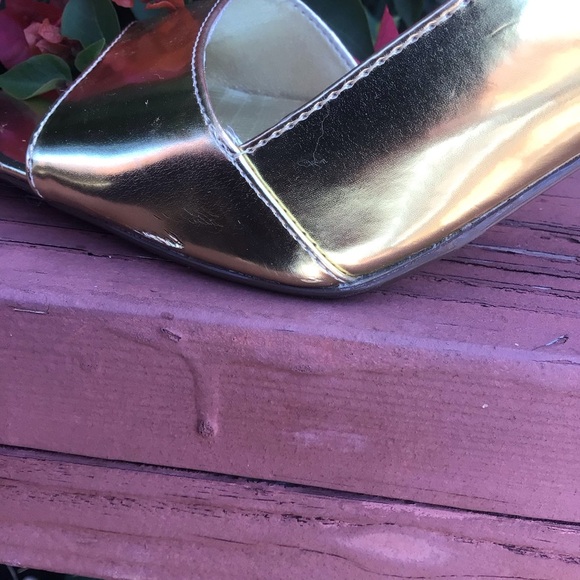 Gold High Heels Shoe - Picture 9 of 9